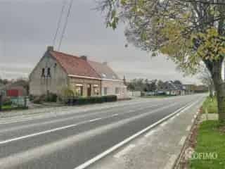 Halfopen Bebouwing te renoveren 1422m²