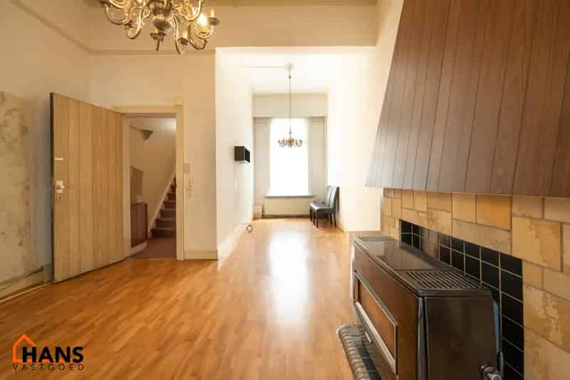 Centrumwoning met ruime garagebox