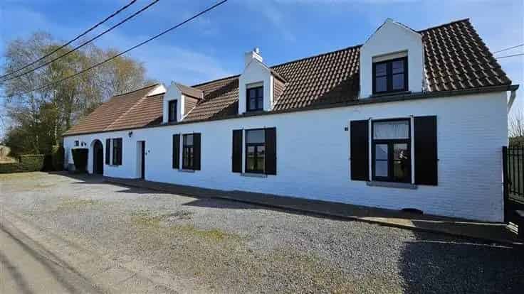 Herenhuis te koop: 3 slaapkamers, grote garage, tuin