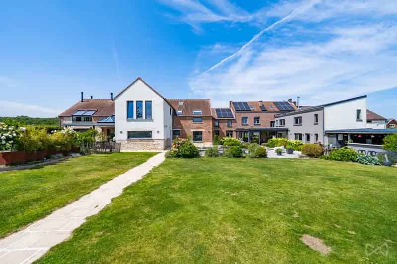 Twee Huizen Platteland: Gezin, Airbnb, Vrij Beroep