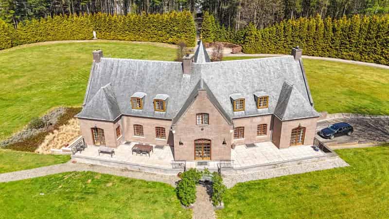 Unieke Villa met Bijgebouw 8 5 Ha 5 Slaapkamers Paardenstallen