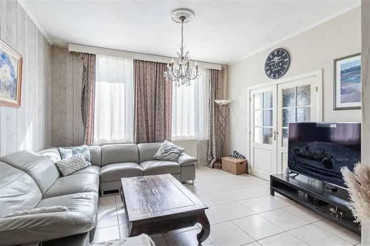 Huis Te Koop in Deurne: 3 Slaapkamers, 2 Buitenruimtes