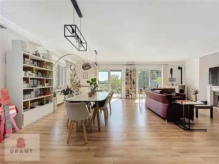 Huis Te Koop 5 slaapkamers Laken Gerenoveerd 210m2