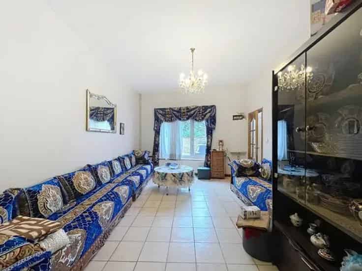 Huis Te Koop Grote woning 4 slaapkamers tuin te renoveren