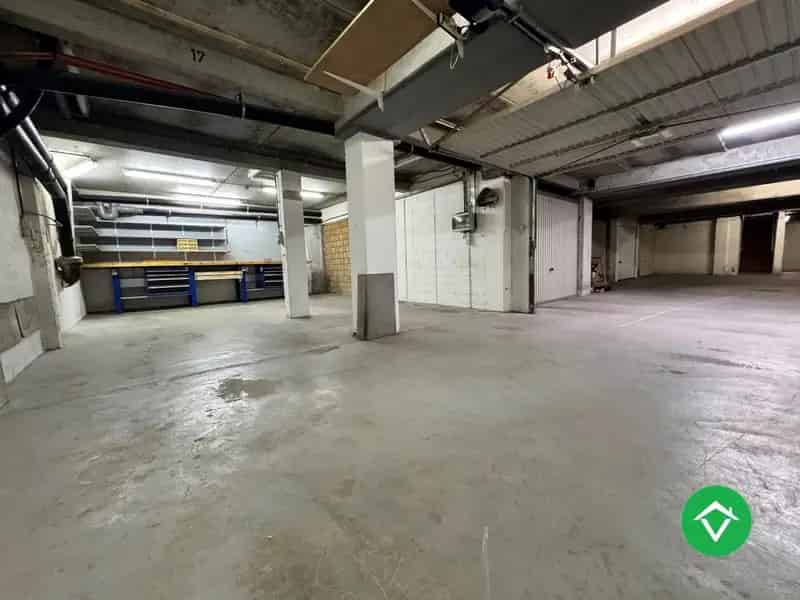 Ruime Ondergrondse Garage te Huur Oostende Centrum
