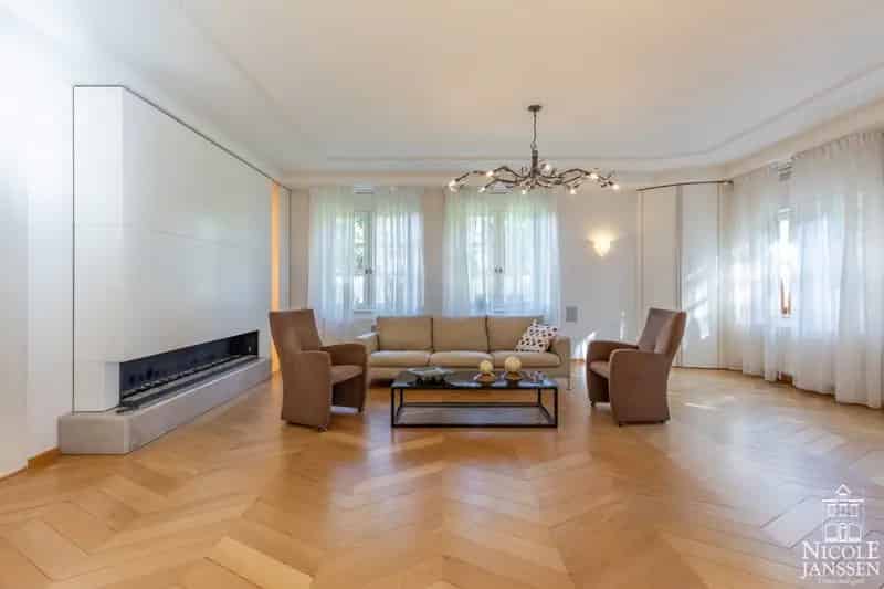 Royale Villa met Grote Tuin Nabij Centrum