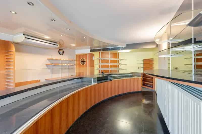 Huis te koop: Winkel, Magazijn & Woning te Voorshoven