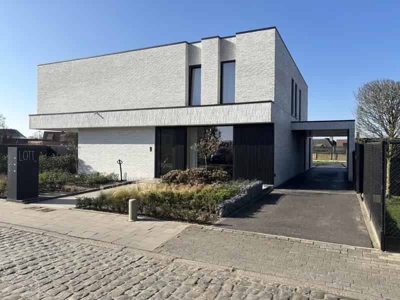 Huis te huur achter kapsalon met tuin