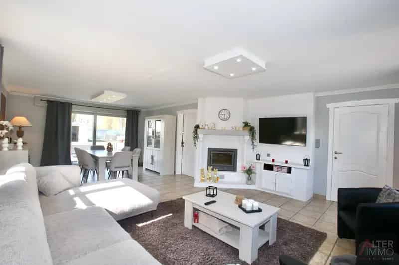 Stijlvolle 3 Slaapkamers Woning te Boekt