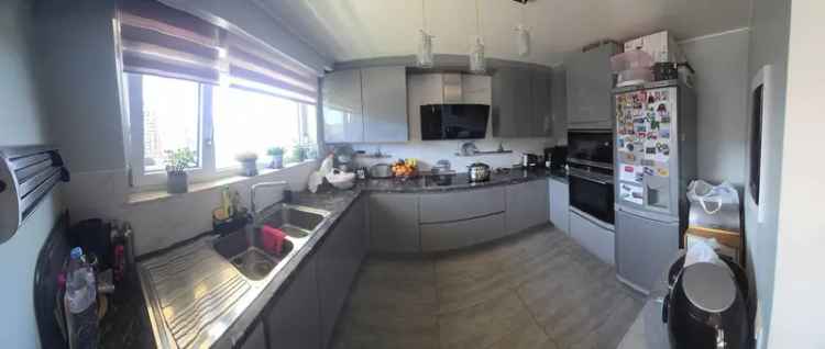 3 Slaapkamer Appartement te Koop Nabij Openbaar Vervoer