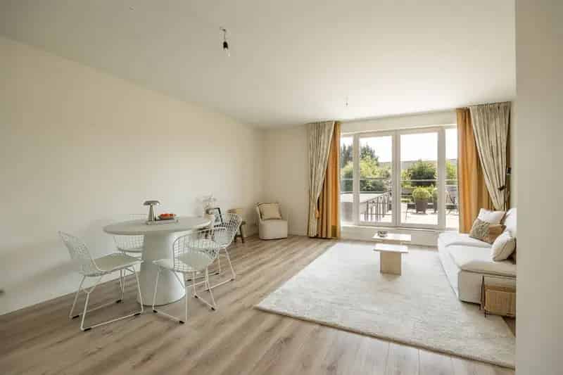 Appartement te koop Ekeren: Instapklaar met Terras en Autostaanplaats