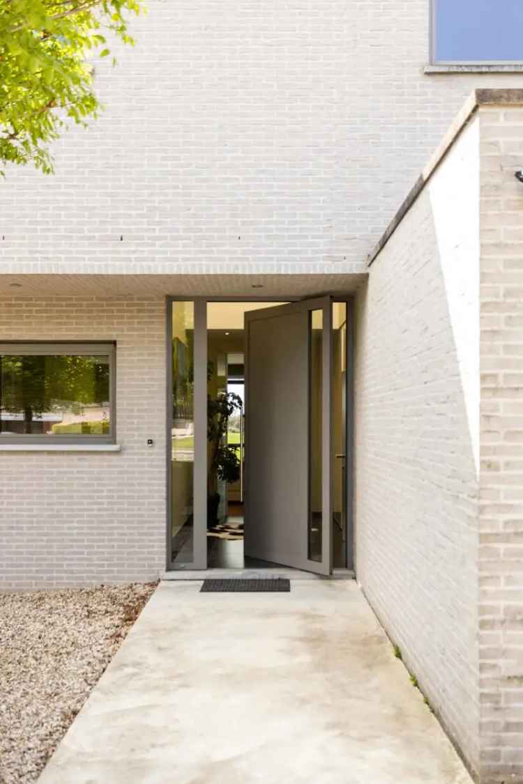 Stijlvolle Villa te Koop met 3 Slaapkamers en Tuin