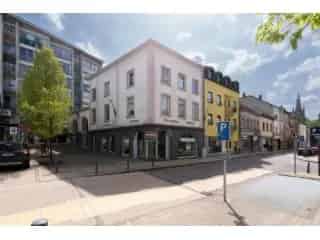 Handelspand te Koop Aarlen Centrum - 130m² + Appartement