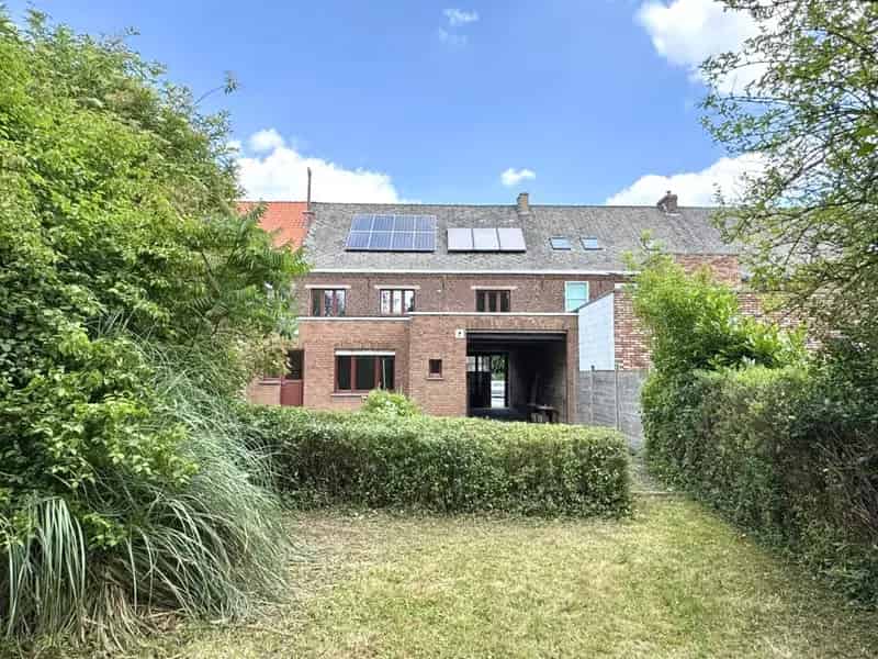 Degelijke woning met atelier praktijk tuin