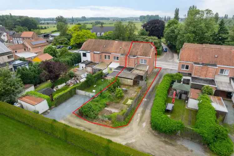 Op te frissen woning met 3 slaapkamers en tuin