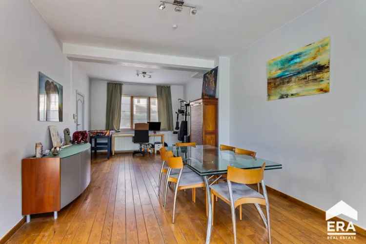 Gerenoveerde 3 Slaapkamers Huis te Koop Dilbeek Garage Tuin