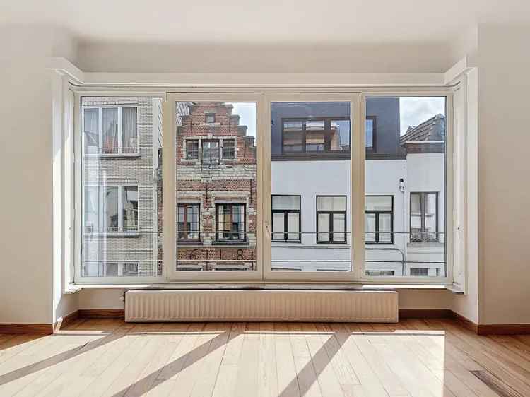 Modern 1 Slaapkamer Appartement te Koop