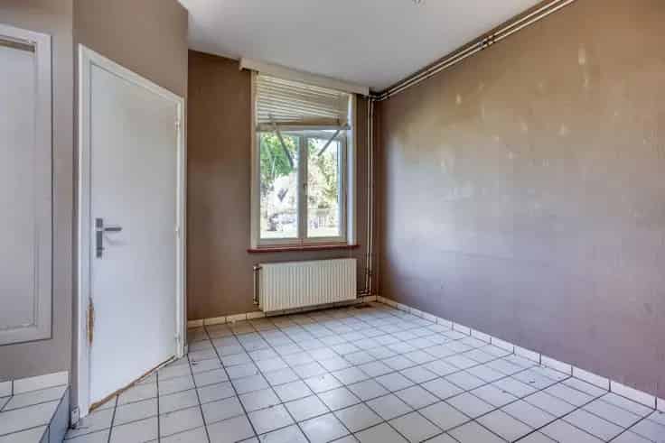 Te renoveren halfopen bebouwing met tuin te koop