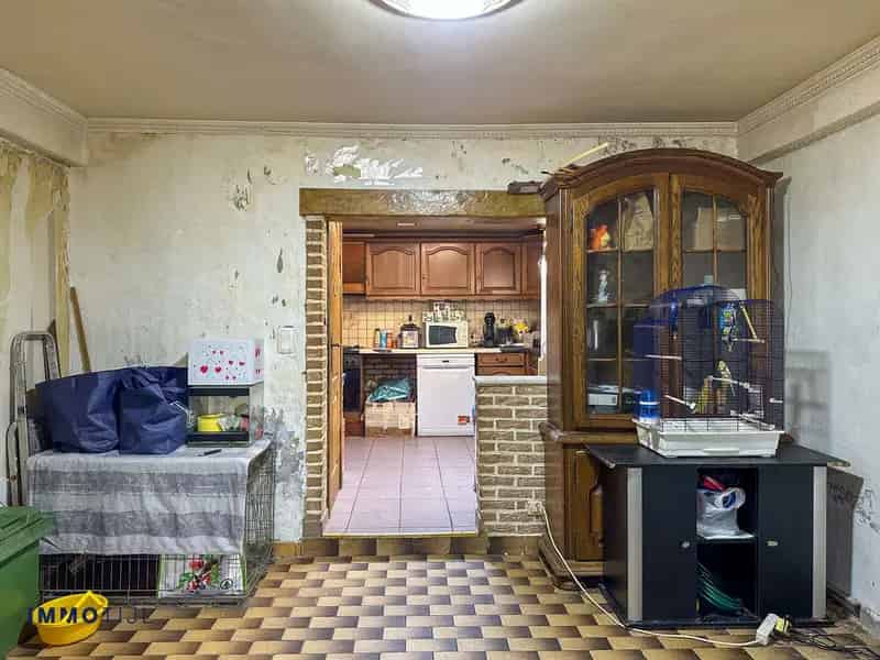 Te renoveren woning met 2 slaapkamers en terrassen nabij Aalst