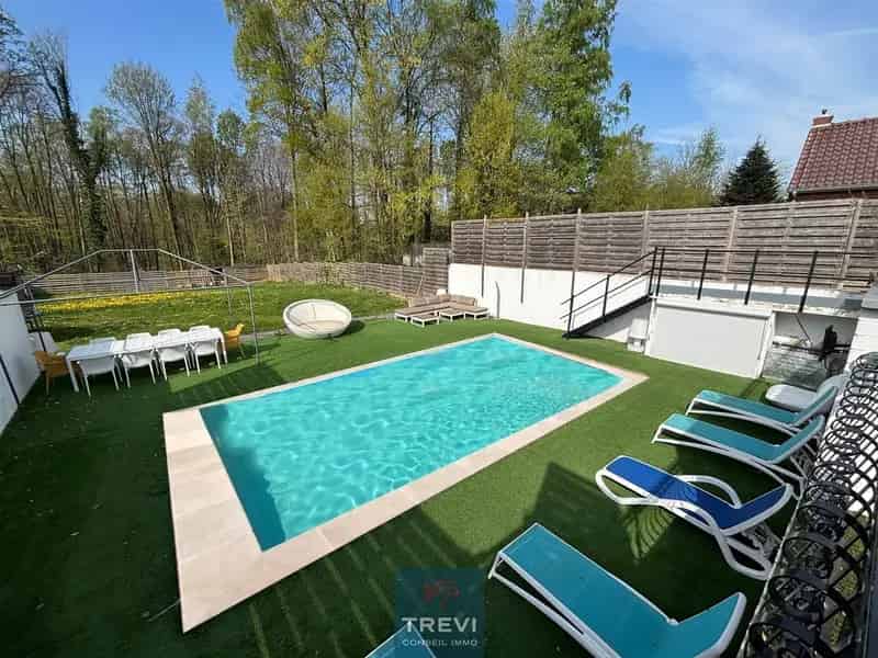Te Koop: Geheel gerenoveerde villa met zwembad en studio