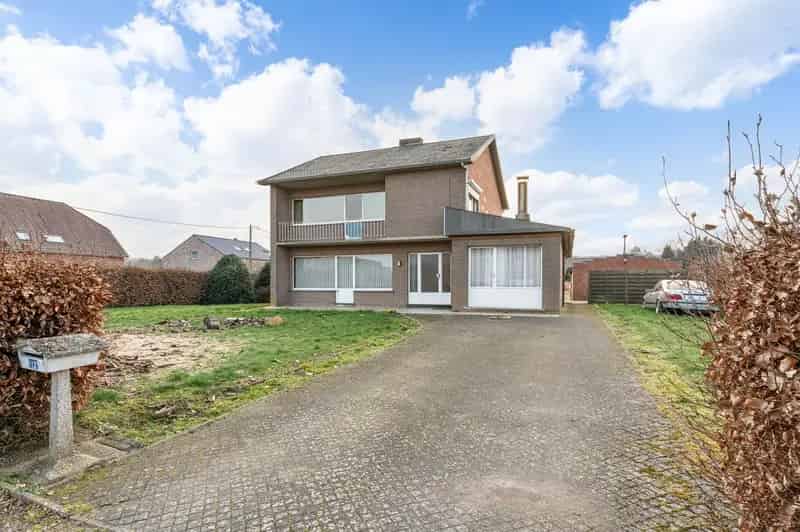 Te renoveren woning 4 slaapkamers 2 gronden Paal