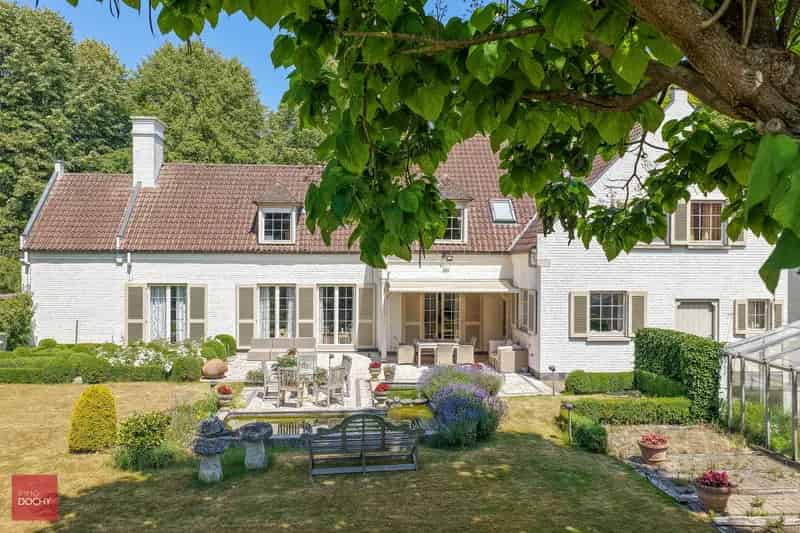 Huis te huur Lembeek: Rustige villa met 5 slaapkamers en grote tuin