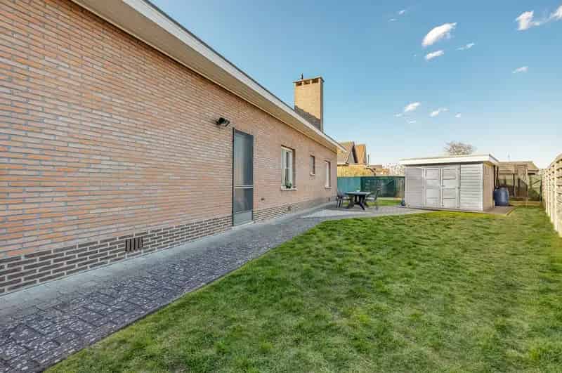 Laagbouw woning met tuin en garage