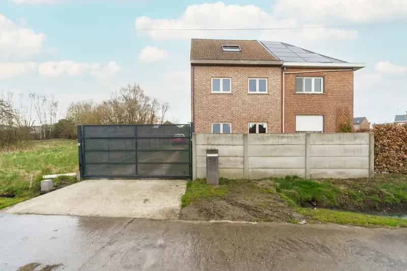 Huis te huur Blaasveld: Ruime 4 Slaapkamers, Zwembad, Tuin