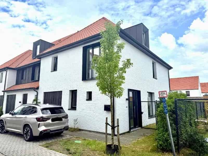 Instapklare woning 4 slaapkamers garage