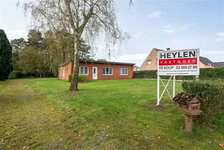 Te renoveren woning met 4 slaapkamers en grote tuin
