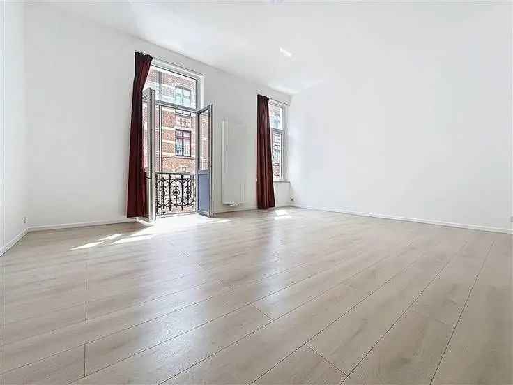Appartement Te Koop  Place Dailly 3 slaapkamers 120m² gerenoveerd