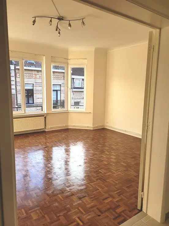 Te koop 4-slaapkamer appartement met lift in Wijk Sint-Antonius