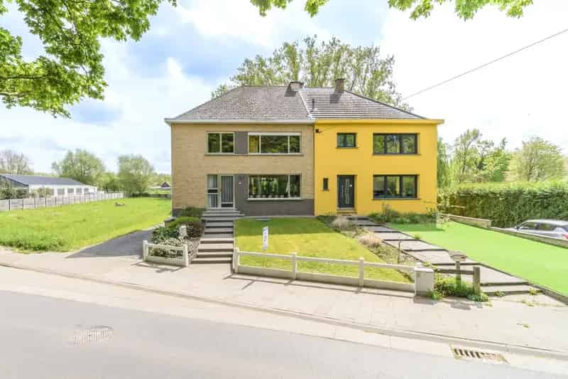 Zeer degelijke en ruime HOB te Nieuwerkerken