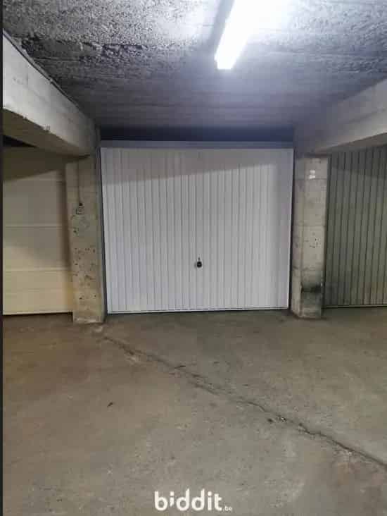 GUNSTIG GELEGEN GARAGEBOX te koop