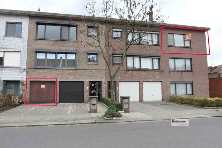 Te koop hoekappartement met 2 slaapkamers en garage in rustige woonwijk