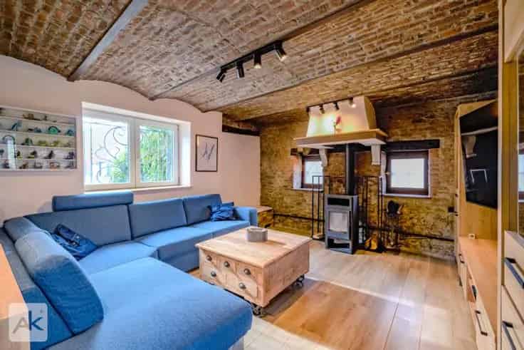 Charmante 2 Slaapkamer Huis Te Koop Nabij Voorzieningen