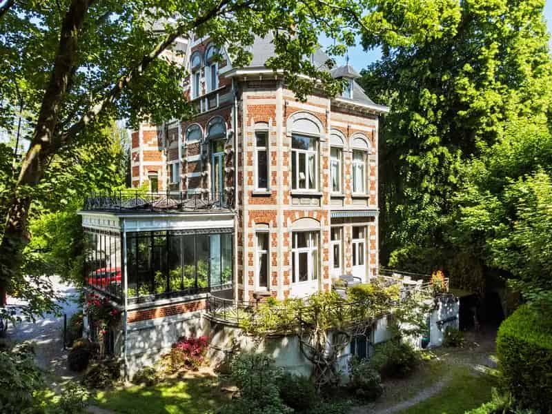 Karaktervolle woning te Ukkel met zwembad en grote tuin