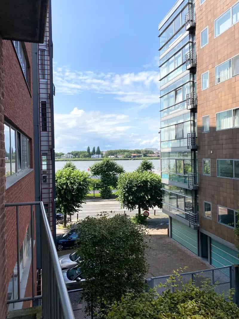 Ruim 3-slaapkamer appartement te koop in Antwerpen Zuid