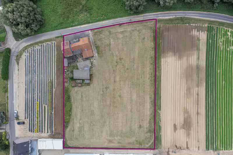 Landelijk gelegen te renoveren woning op 48 are. 