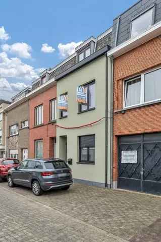 Woning (verder af te werken) met Stadstuin, 4 slpk en garage