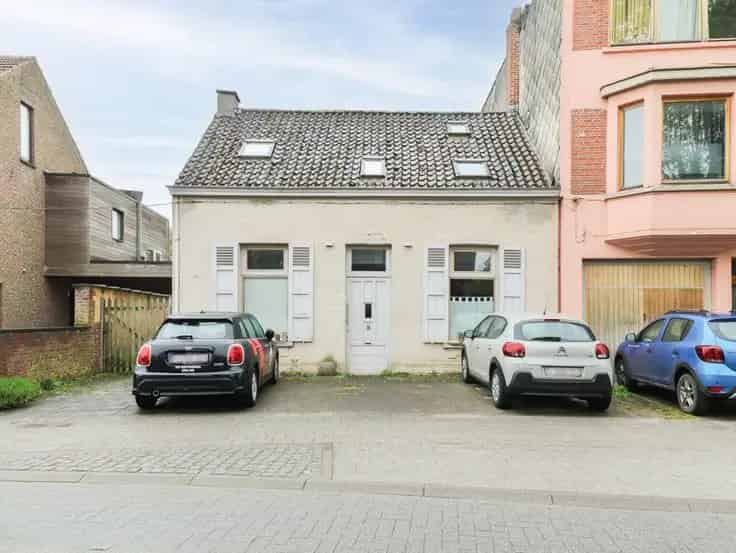 Huis Te Koop Boechout: Ruime woning met studio