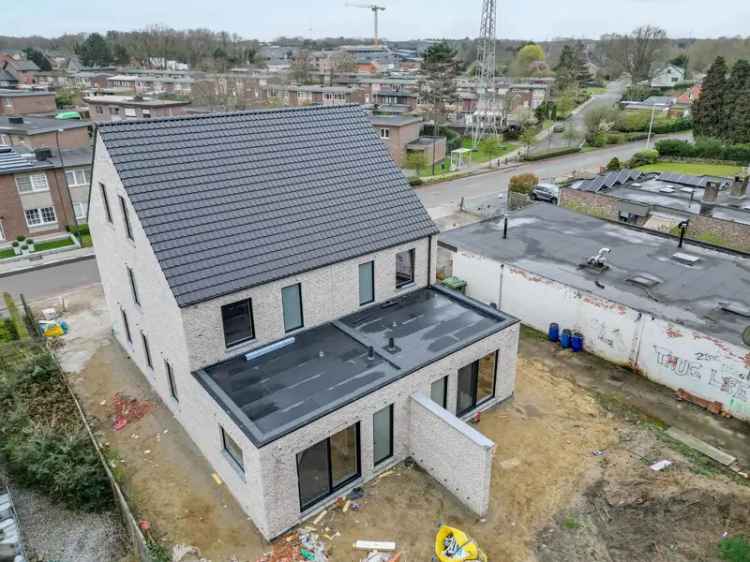 Ruime gezinswoning met moderne keuken en badkamer