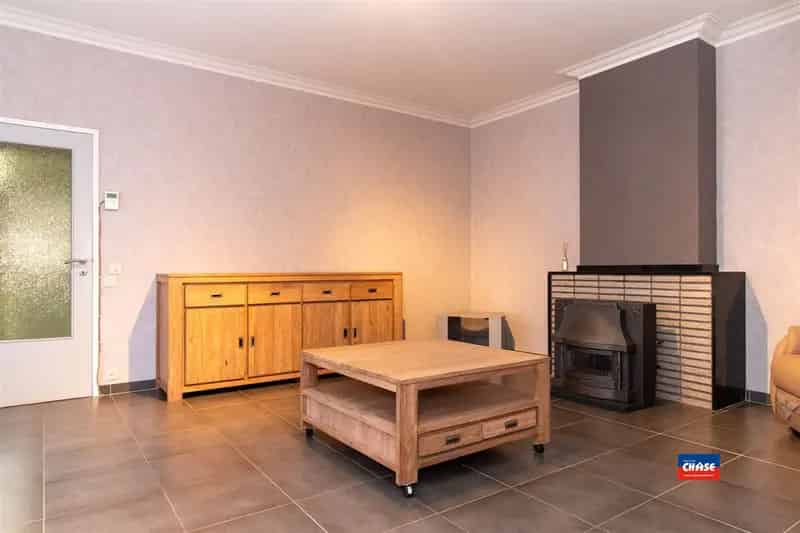 Halfopen woning 3 slaapkamers tuin garage oprit