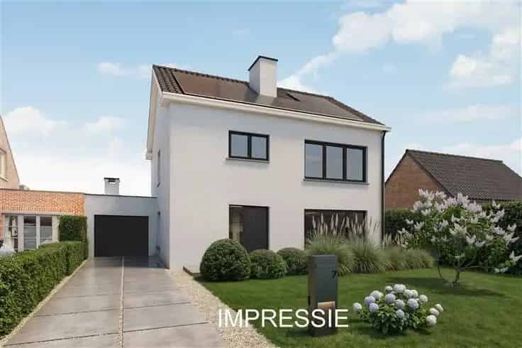Huis Te Koop: Tijdloze Woning met Weids Uitzicht