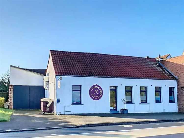 Handelspand met garage, buitenruimte en hangar