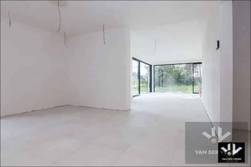 Bijna energieneutrale nieuwbouw woning 3 slaapkamers carport
