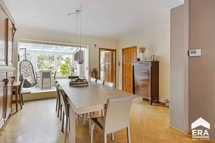 Ruime gezinswoning te Waterloo 221m² 6 slaapkamers