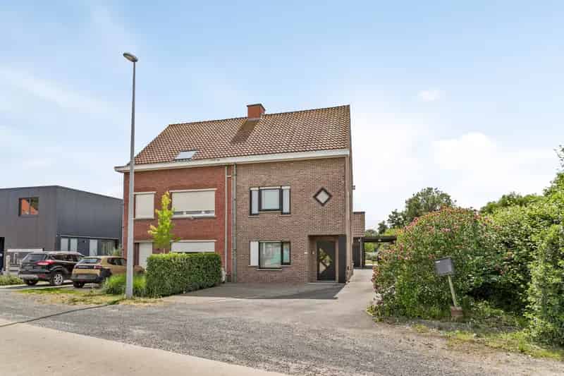 Huis te koop in Petegem-aan-de-Schelde: 5 slaapkamers, tuin met sauna