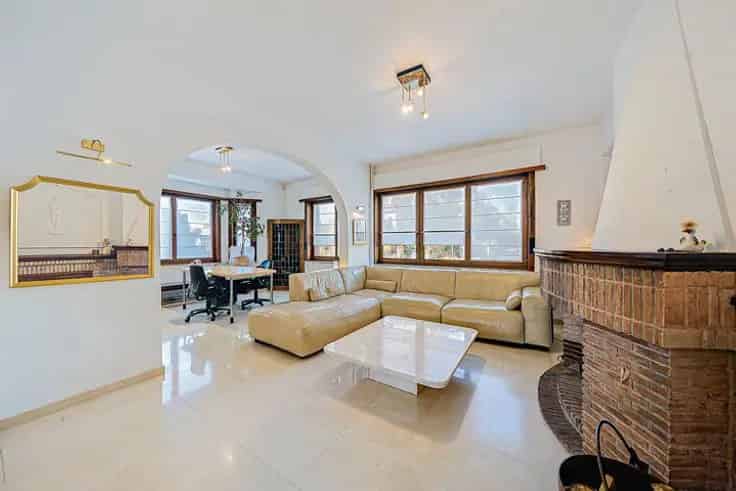 Huis Te Koop Heysel: Ruime Villa met 4 slaapkamers en luxe afwerking