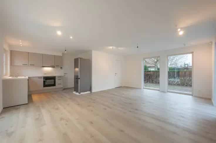 Huis Te Koop: Ruime woning met 2 slaapkamers en garage